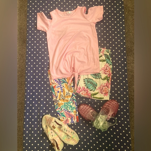 Girls’ Outfit Set: Pink top with floral shorts and pants - Picture 1 of 12